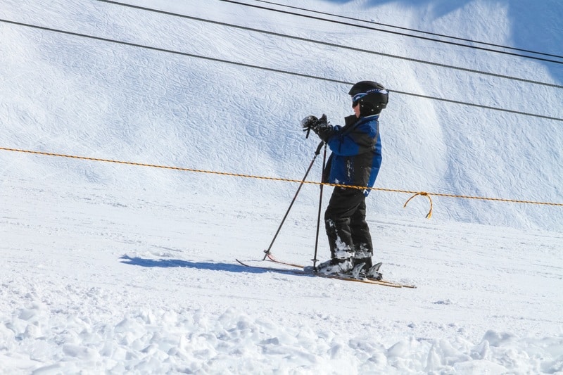 Pourquoi les enfants sont-ils plus exposés aux accidents de ski ?